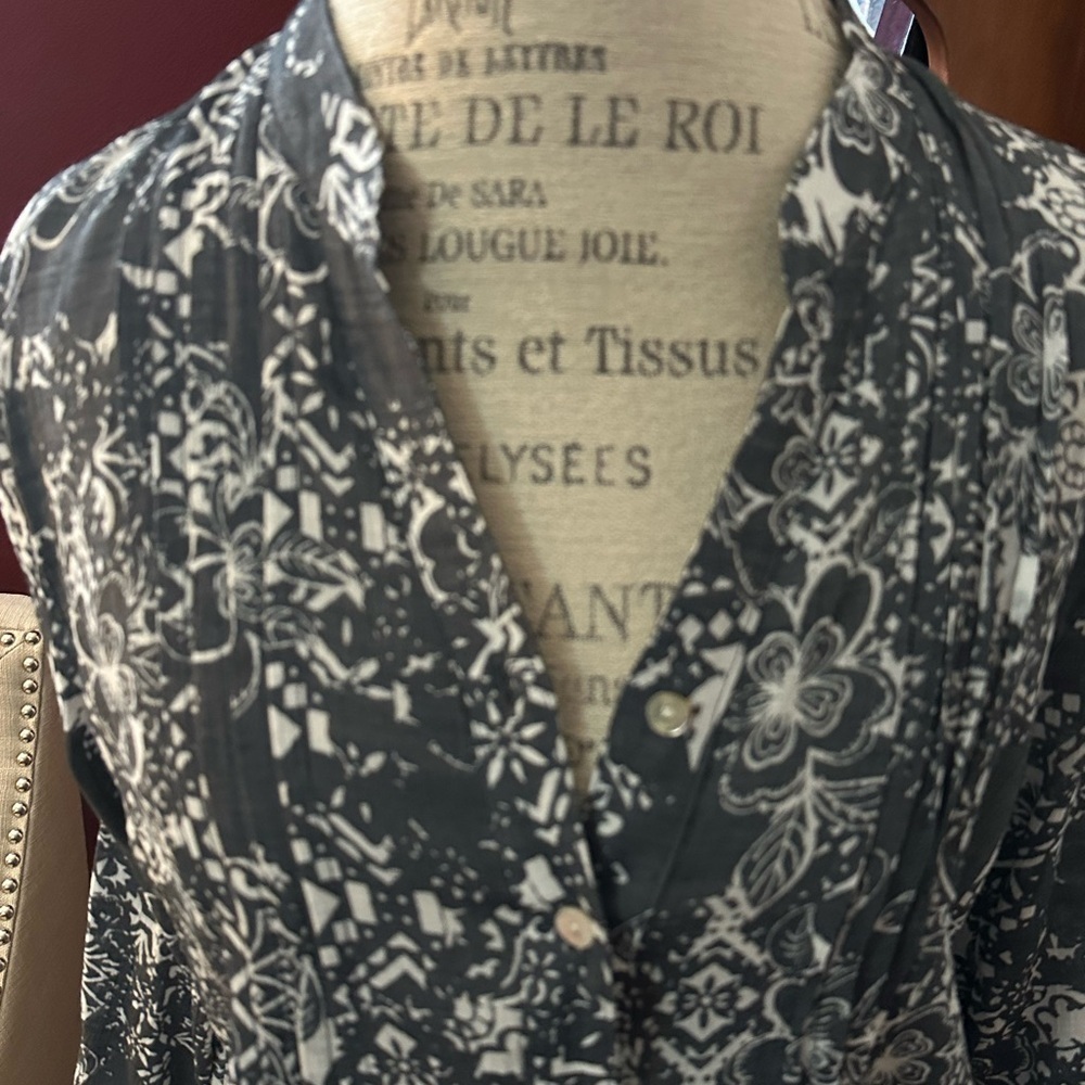 Ruby Rd. Monochrome Floral Tunic - Picture 2 of 12